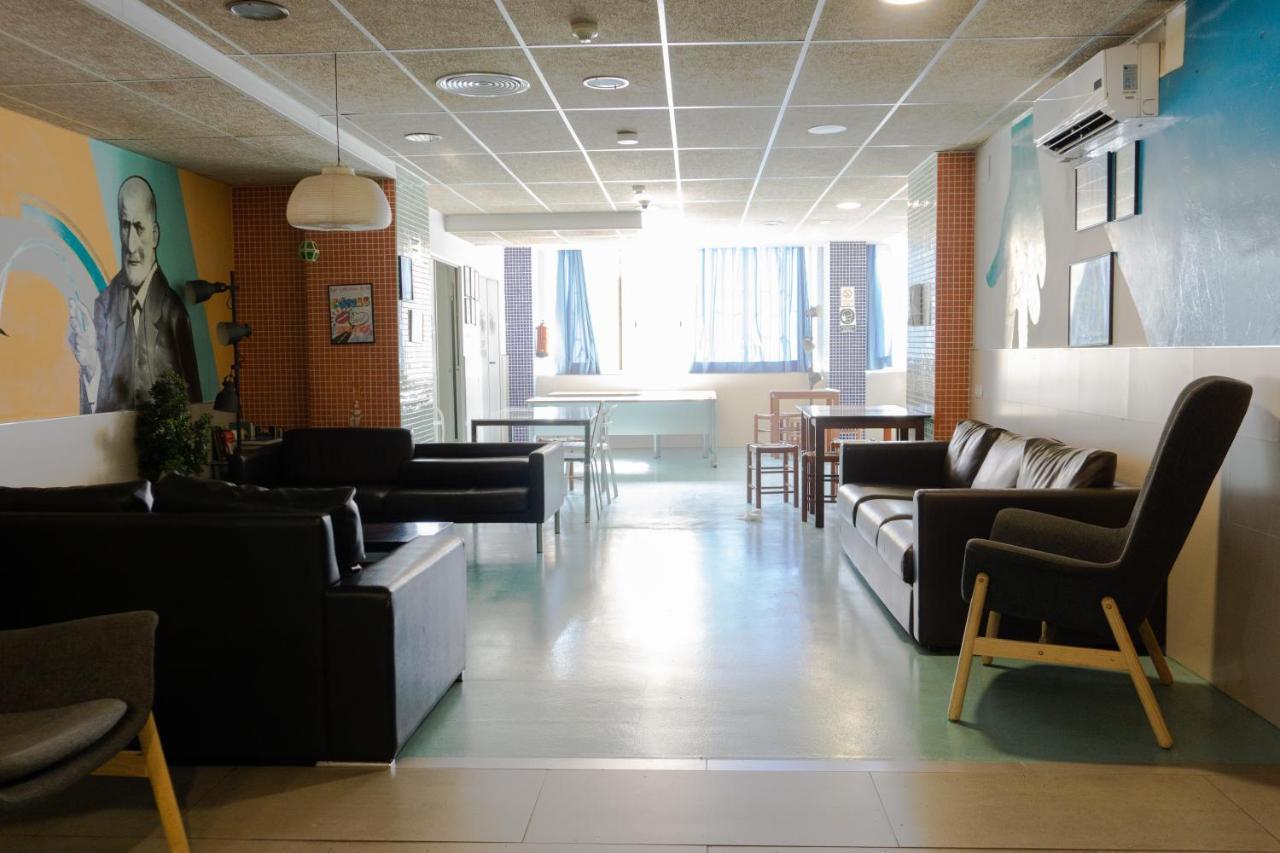 Be Dream Hostel Badalona Exterior photo