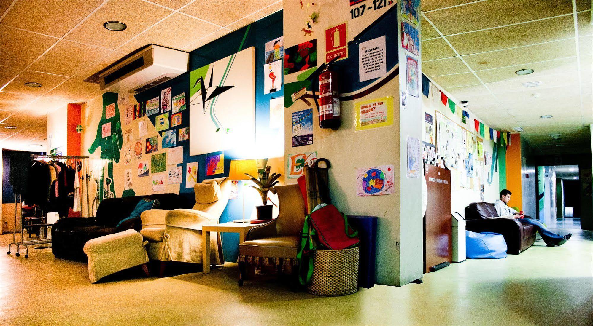 Be Dream Hostel Badalona Exterior photo