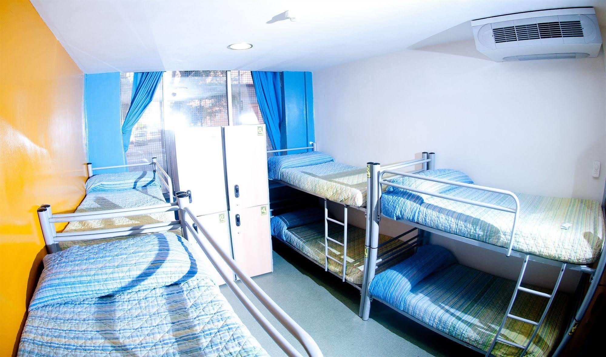 Be Dream Hostel Badalona Exterior photo